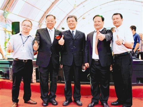 Customers come to visit our foundry